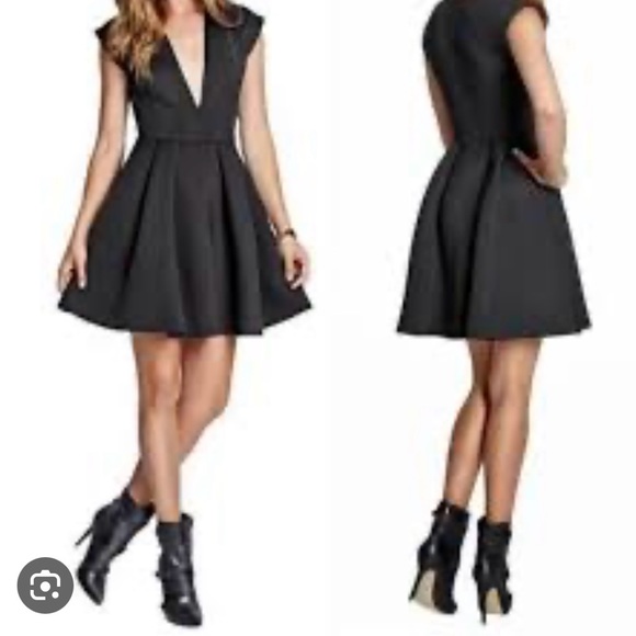 Guess deep plunging dress - Picture 1 of 3